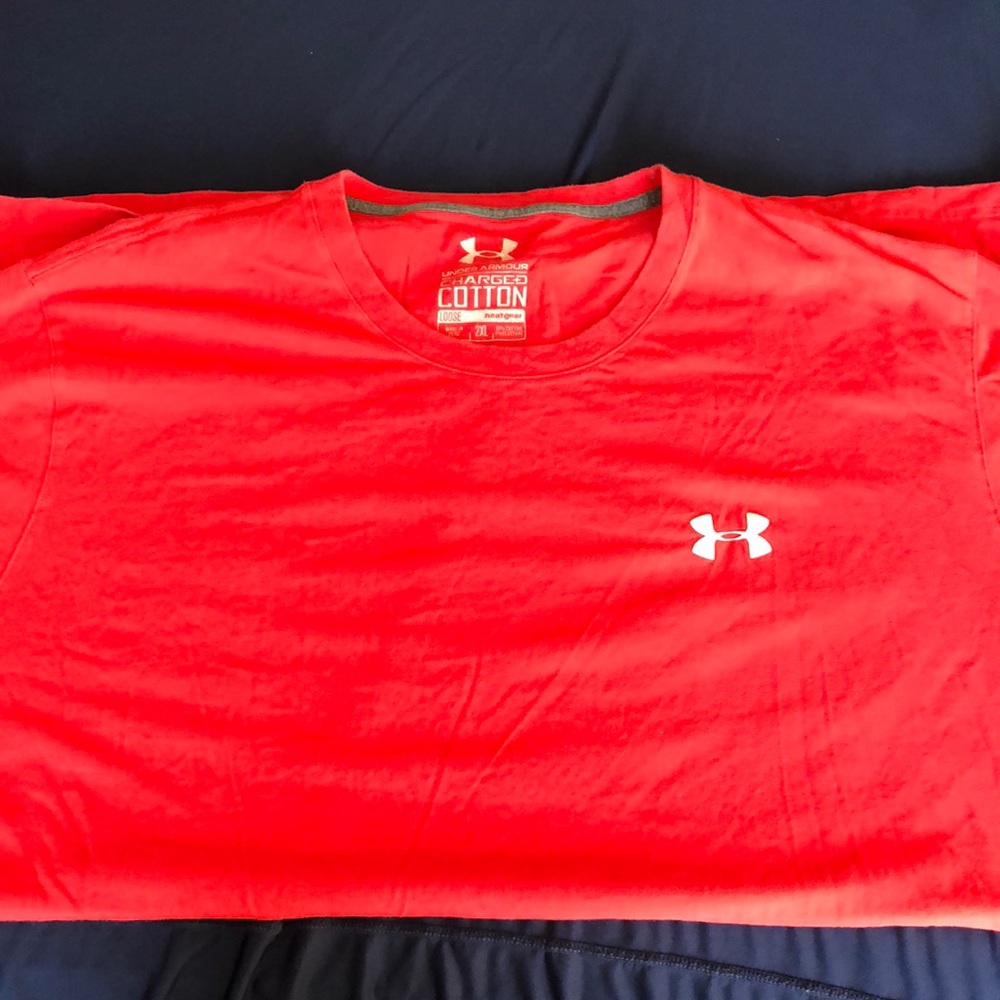 EUC Men’s Under Armour Tee